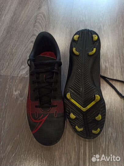 Футбольные бутсы nike mercuria, размер 37,5