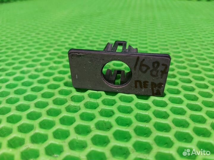 Кронштейн датчика парковки передний правый