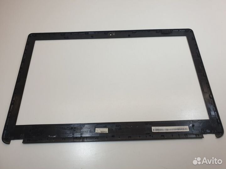 Рамка матрицы Acer E1-522, дефект