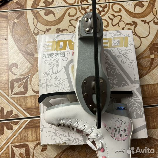 Коньки фигурные 37 размер ICE blade