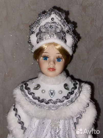 Снегурочка (кукла фарфоровая)