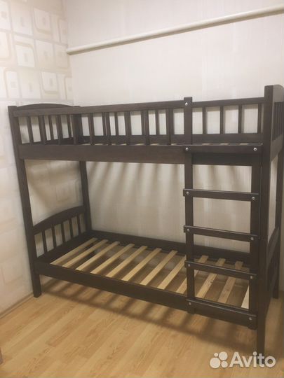 Кровать двухьярусная