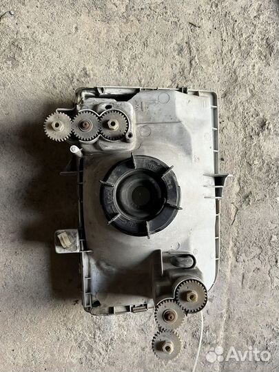 Левая фара Ниссан Атлас