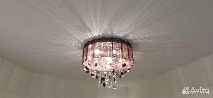 Светильник потолочный и настольная лампа