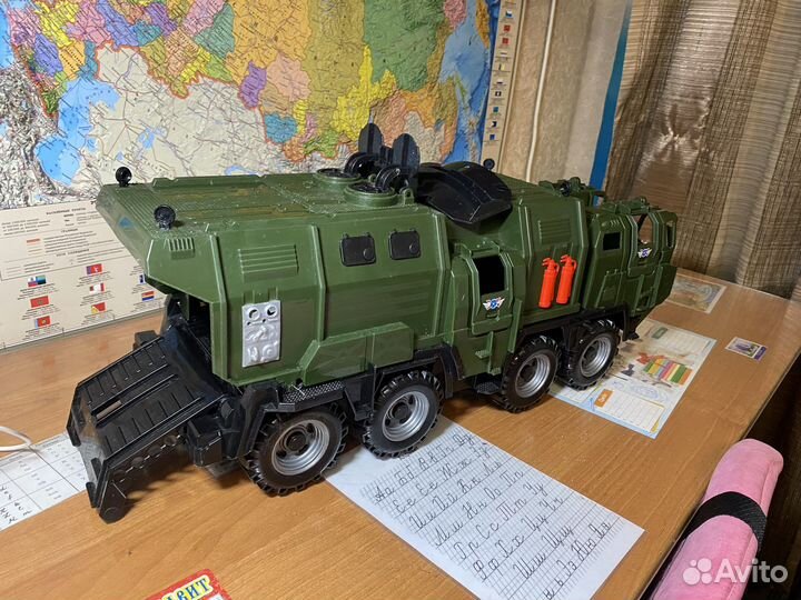 Военный бтр игрушка