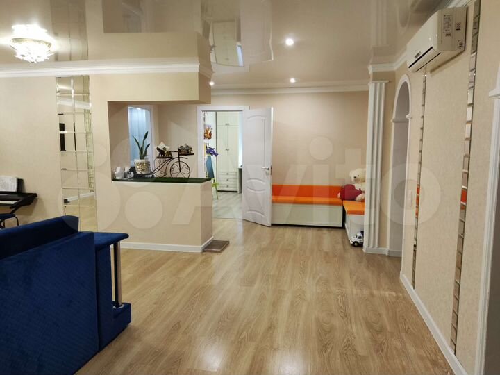 3-к. квартира, 102 м², 1/6 эт.