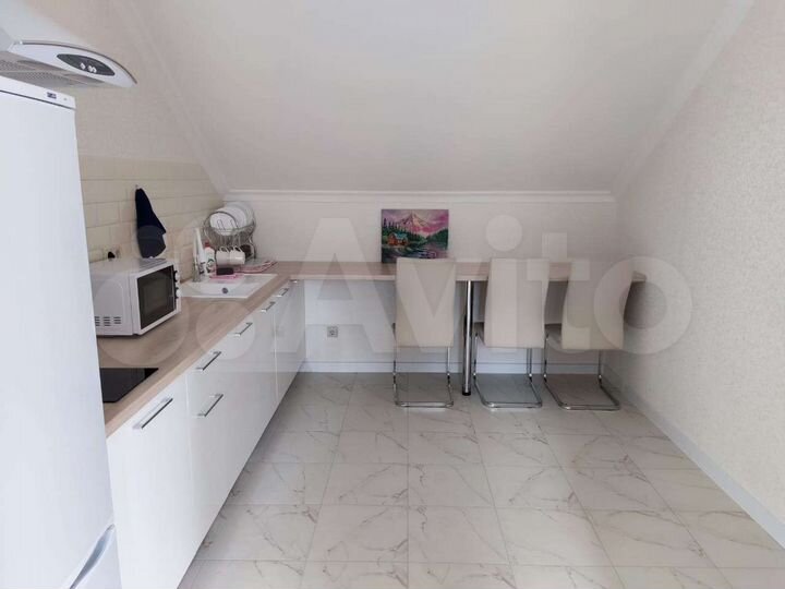 3-к. квартира, 70 м², 3/3 эт.