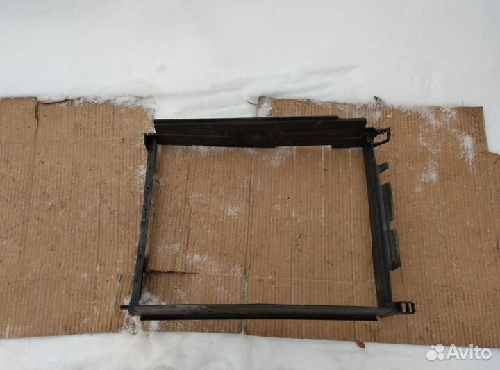 Дефлектор радиатора Renault Logan 2