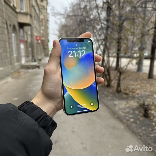 iPhone 12, 64 ГБ