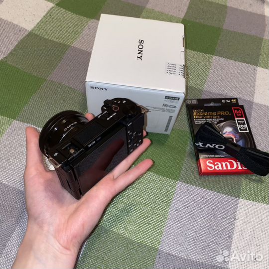 Камера sony zv e10 + объектив Sigma 18-50mm