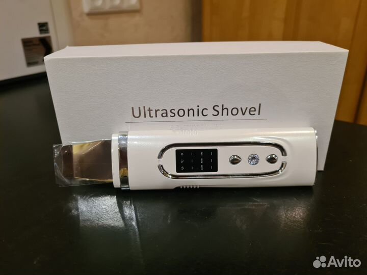 Аппарат для ультразвуковой чистки лица с EMS