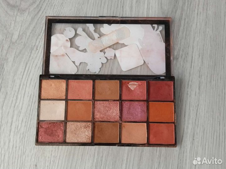 Палитра теней Revolution Make-up