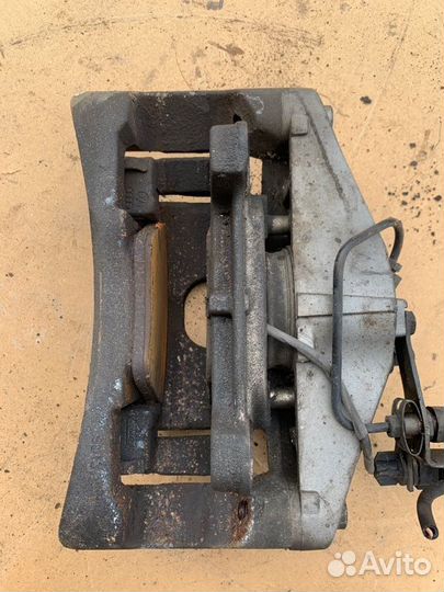 Суппорт передний левый Audi А6 С6 2004-2008