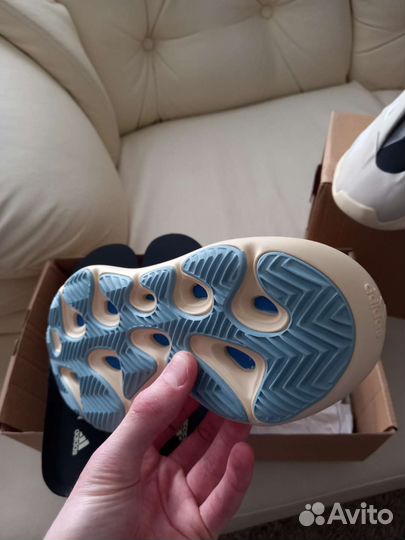 Adidas yeezy 700 v3 azael 39 размер