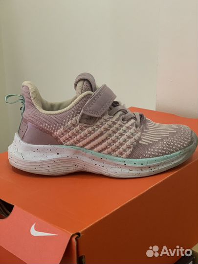 Кроссовки для девочки