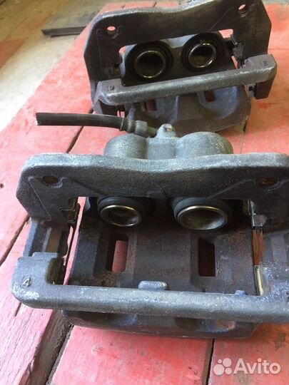 Суппорт томозной правый и левый Honda Accord 8