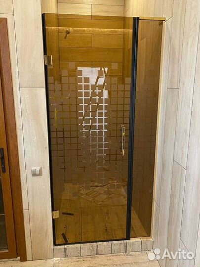 Стеклянная душевая кабина