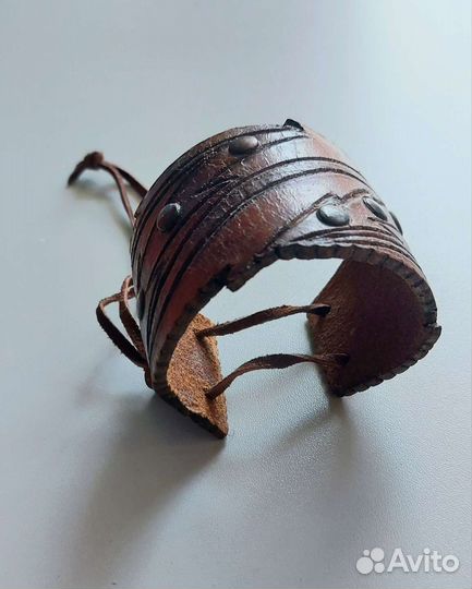 Кожаный браслет