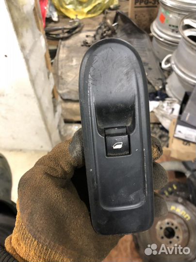 Кнопки стеклоподъемников Пежо 308 408