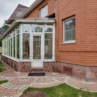 Коттедж 750 м² на участке 22 сот.