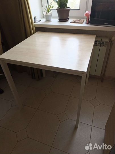 Кухонный стол