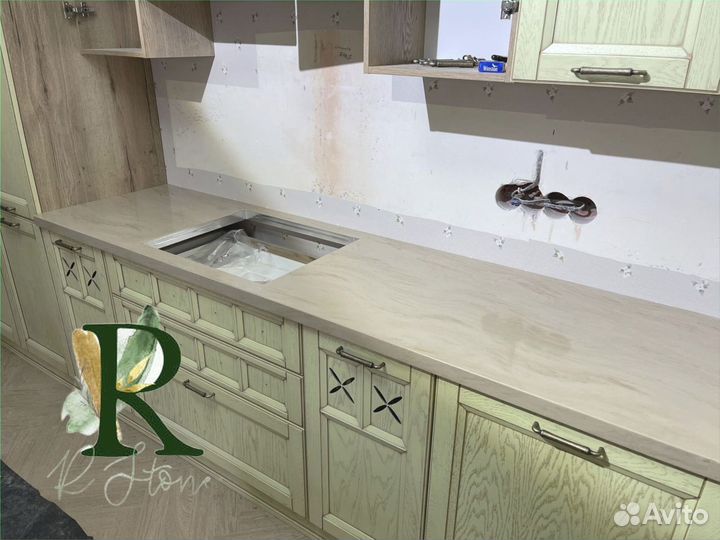 Кухонные столешницы и подоконники из камня