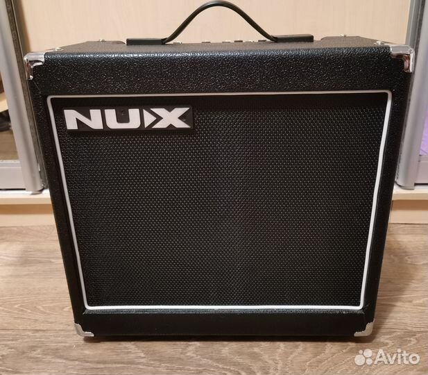 NUX Mighty 30SE гитарный комбоусилитель + педаль