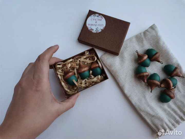 Елочная игрушка желудь