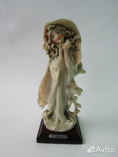 Статуэтка девушка С птицами серия времена года