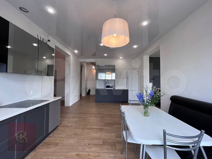 Дом 235,4 м² на участке 23,5 сот.