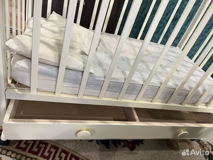 Детская кроватка с ящиком и матрасом
