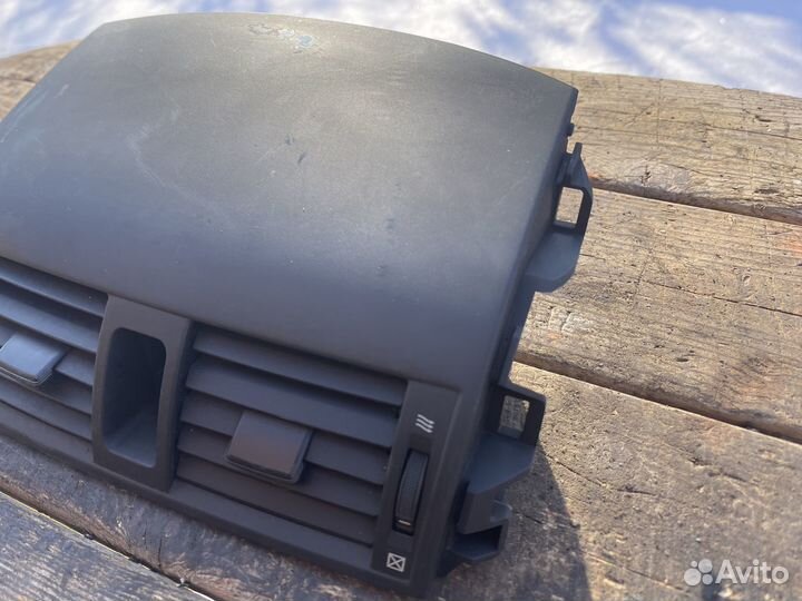 Накладка торпедо Toyota Corolla E150 2008 55663121