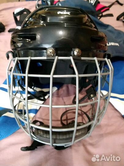 Экипировка для хоккея в хорошем состоянии
