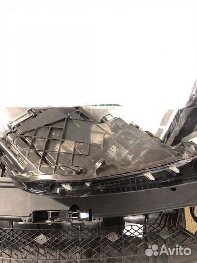 Фара левая Volkswagen Touareg II 7P1941751B