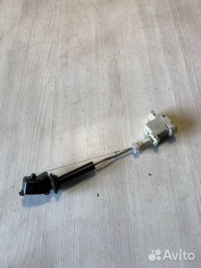 Активатор замка крышки бензобака Volkswagen Golf 5