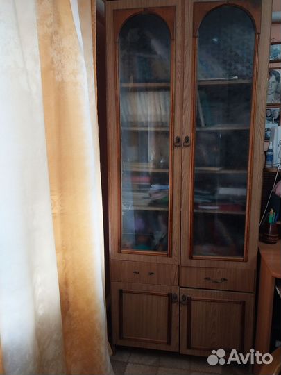 Шкафы и тумбочка