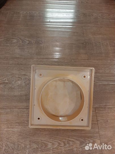 Выход стеновой вытяжной с обратным клапаном