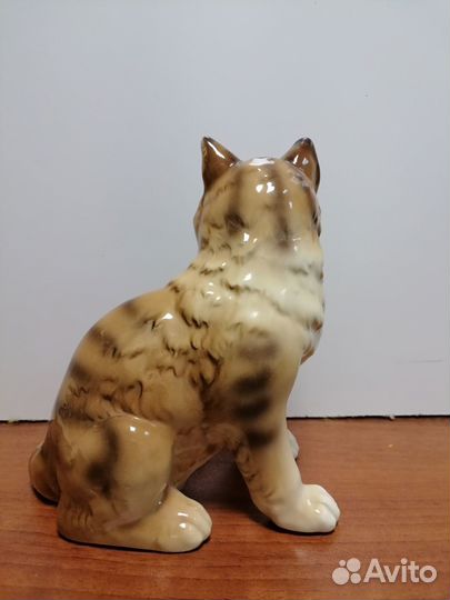 Фарфоровая статуэтка кота