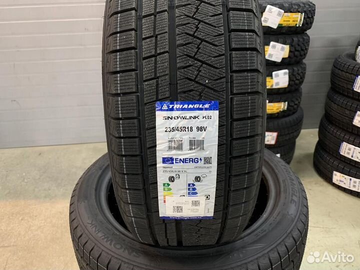 Triangle PL02 235/45 R18 98V
