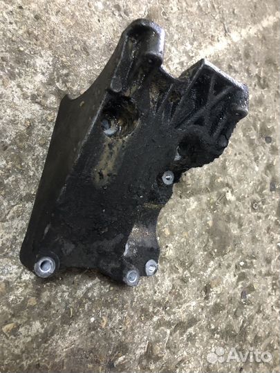 Кронштейн компрессора кондиционера Ford Focus 2