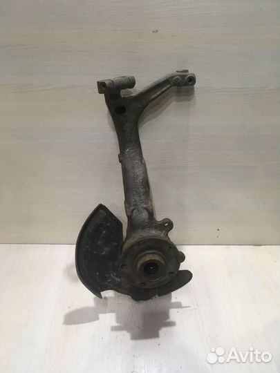 Кулак левый Фольксваген пассат Б5+ 8D0407257AP