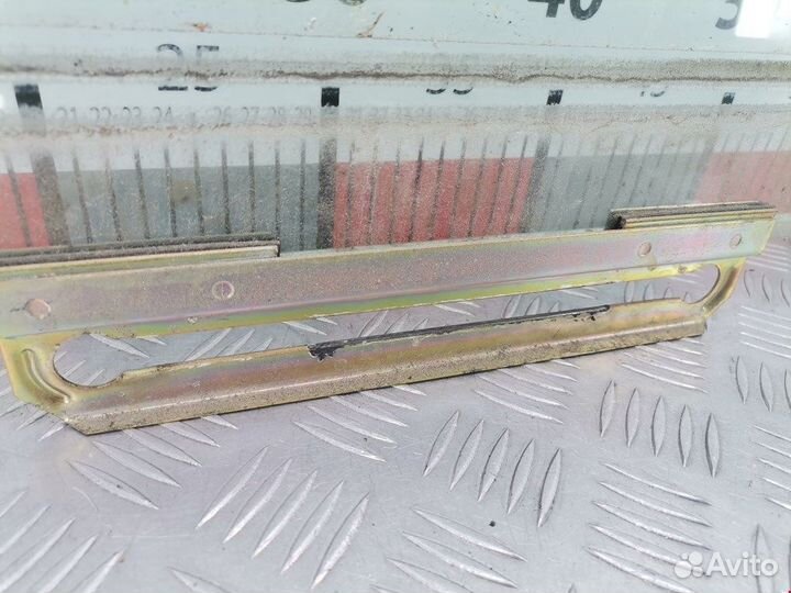 Стекло двери задней левой для Mazda Premacy