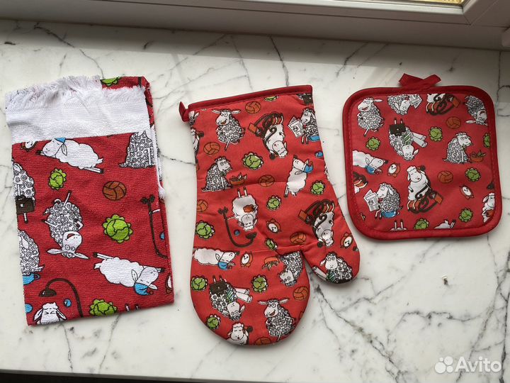 Новый набор для кухни: прихватки, полотенце