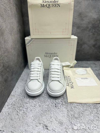 Кроссовки Alexander McQueen Oversized Sneaker