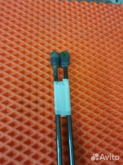 Газовые упоры крышки багаж. Ford Focus 2 универсал