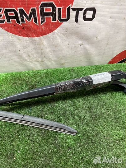 Дворник Toyota Aqua NHP10 1NZ-FXE 2012