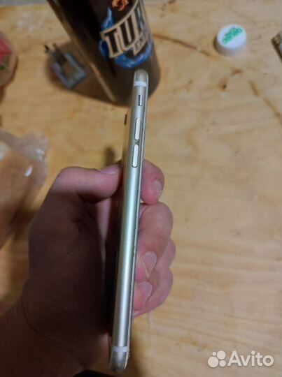 Телефон iPhone 6s