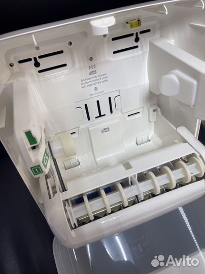 Диспенсер Tork 551000 для бумажных полотенец