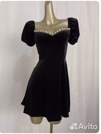 Черное бархатное платье