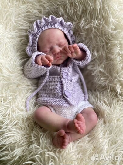 Вязаный комплект для куклы реборн